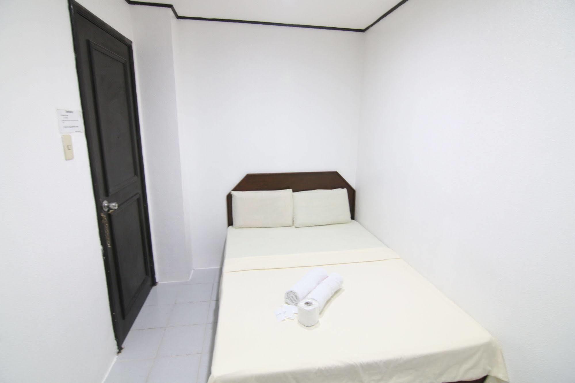 Hotel Juliano Manila Zewnętrze zdjęcie